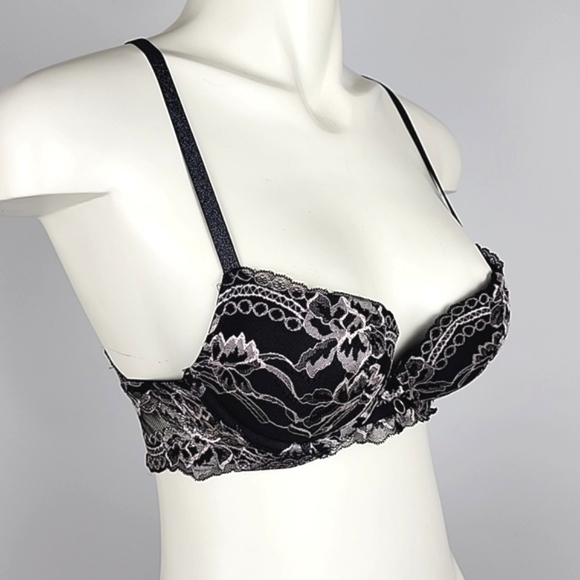 ⭐️2/ $40⭐️ La Senza Beyond Sexy Classic Plunge Push Up Black Lace Bra Size 32B - Picture 1 of 16